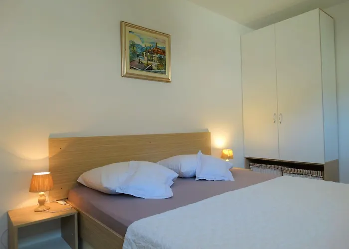 32706 - Radmila * Novi Vinodolski